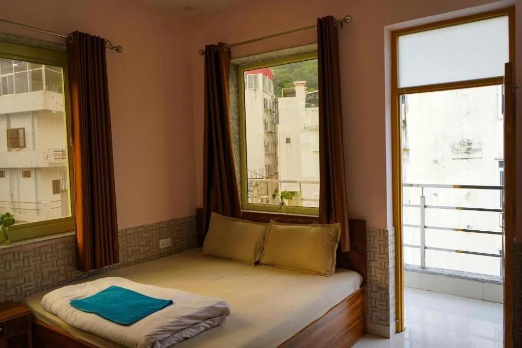 Shanti Hostel And Garden Cafe Rishīkesh Εξωτερικό φωτογραφία
