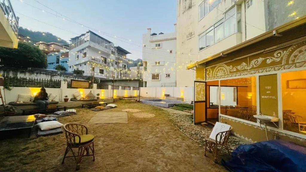 Shanti Hostel And Garden Cafe Rishīkesh Εξωτερικό φωτογραφία